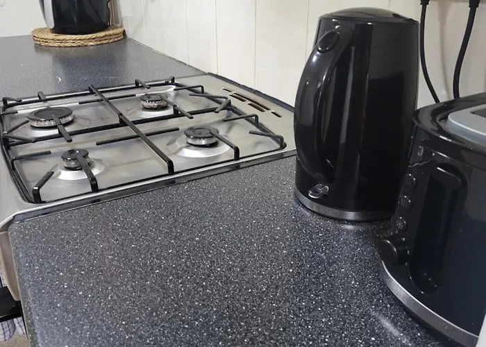 The Grove- 3 Bed Detatched House Wolverhampton- Families And Contractors- Near Town Centre And Molineux Stadium
