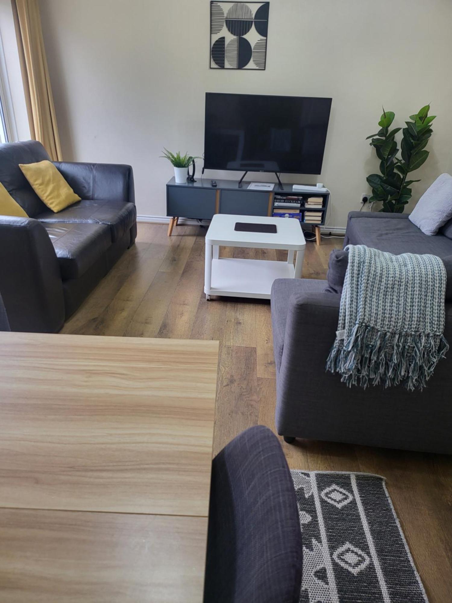 The Grove- 3 Bed Detatched House Wolverhampton- Families And Contractors- Near Town Centre And Molineux Stadium *
