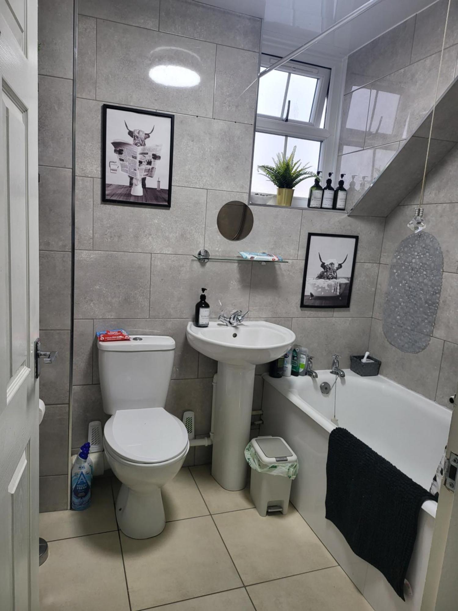 The Grove- 3 Bed Detatched House Wolverhampton- Families And Contractors- Near Town Centre And Molineux Stadium Wolverhampton