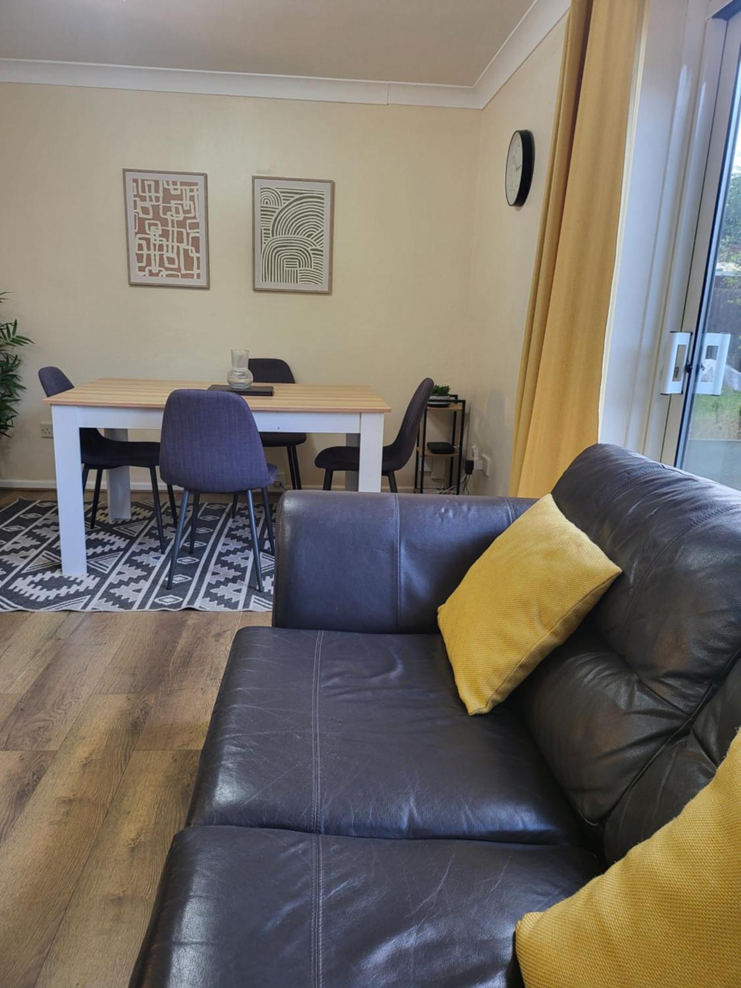 The Grove- 3 Bed Detatched House Wolverhampton- Families And Contractors- Near Town Centre And Molineux Stadium Holiday home Wolverhampton