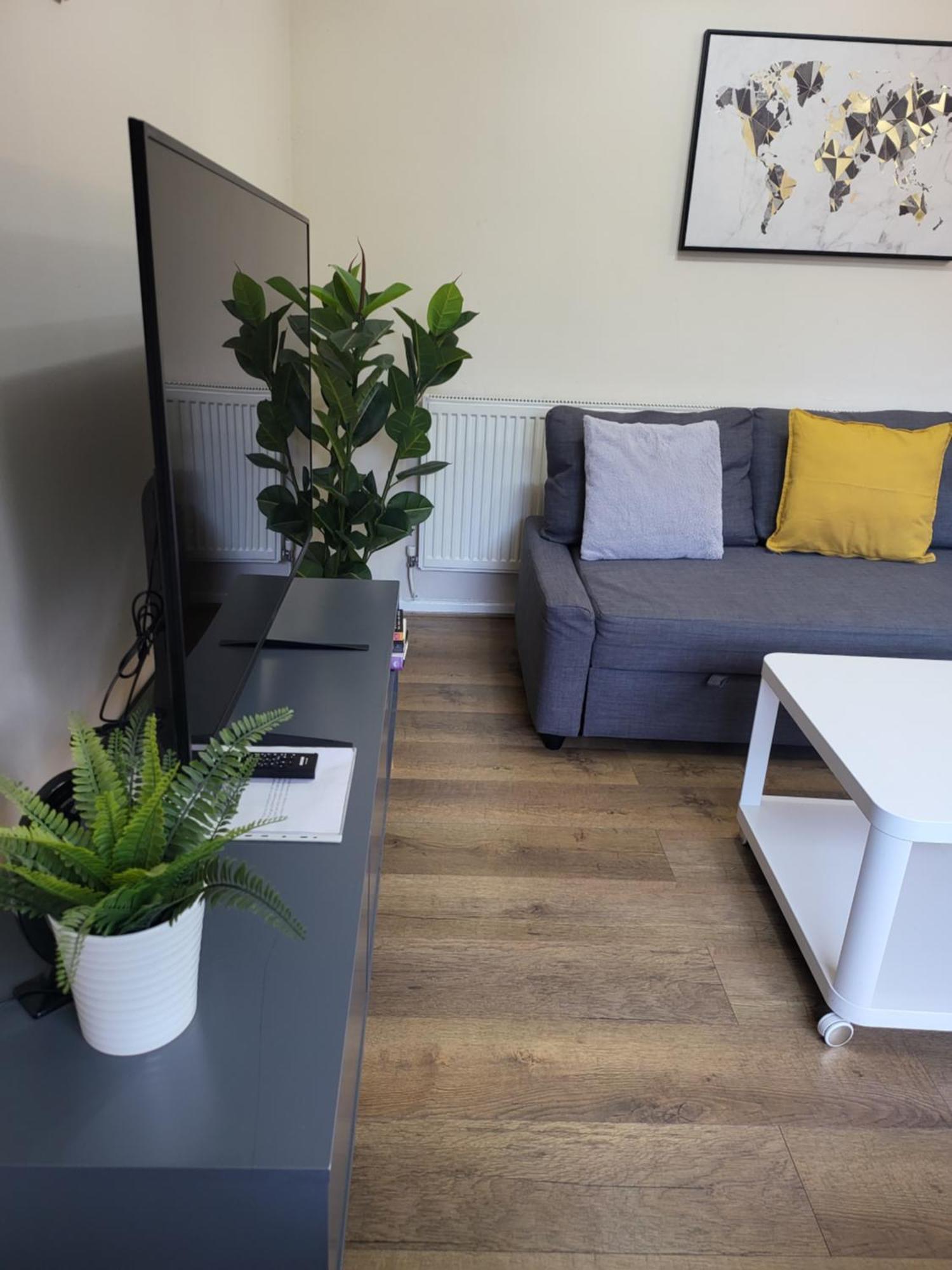 Holiday home The Grove- 3 Bed Detatched House Wolverhampton- Families And Contractors- Near Town Centre And Molineux Stadium Wolverhampton
