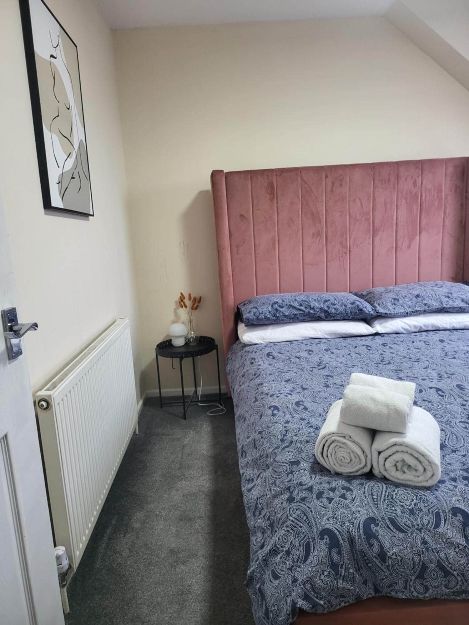 The Grove- 3 Bed Detatched House Wolverhampton- Families And Contractors- Near Town Centre And Molineux Stadium Wolverhampton